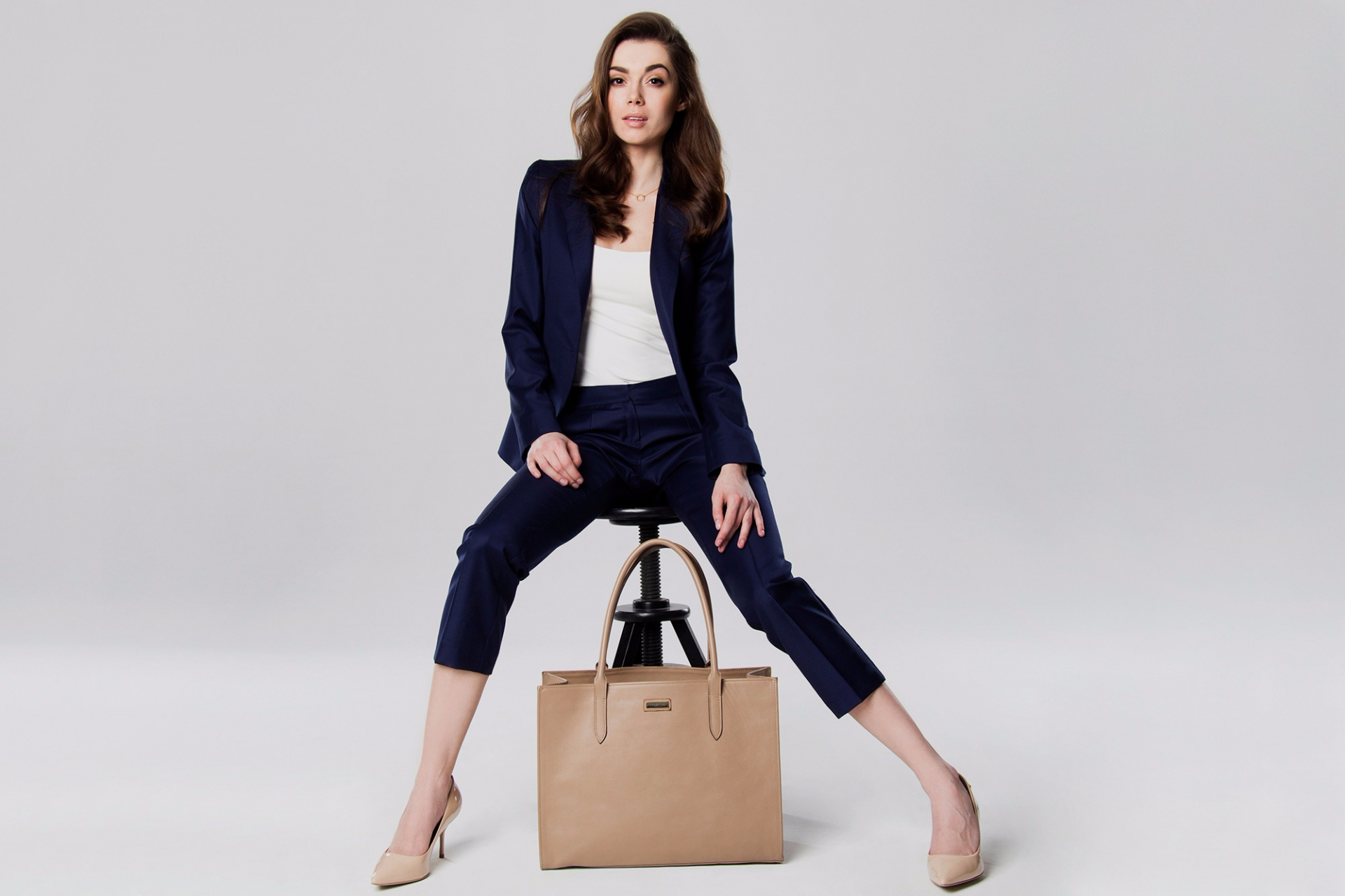 Jak się ubierać do pracy latem?